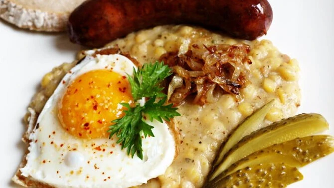 Pea porridge with egg and sausage