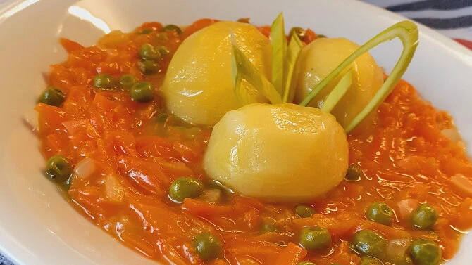 Braised carrots with peas and potatoes