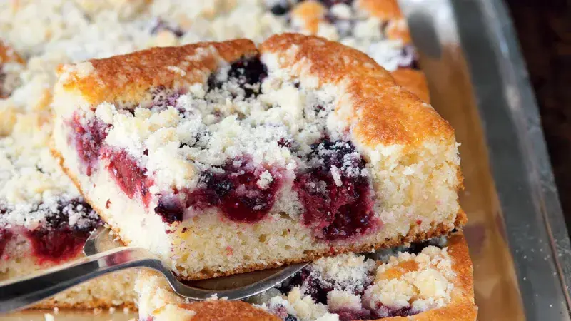 Crumble cake slice with berries