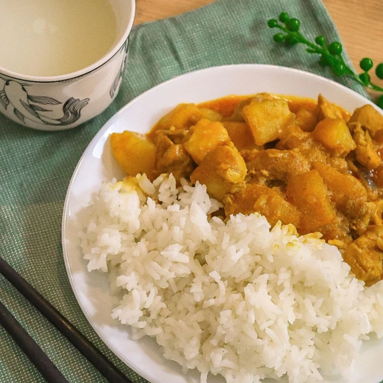Curry with rice and potatoes