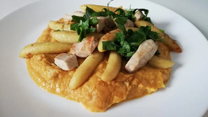 Pumpkin puree with chicken and potatoes
