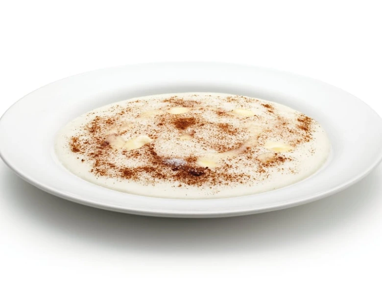 Semolina pudding with cinnamon and butter