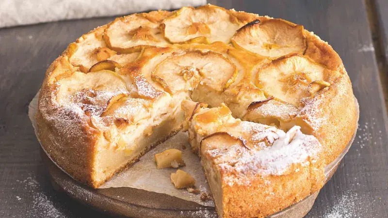 Apple mascarpone cake with powdered sugar