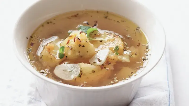 Garlic soup with dumplings