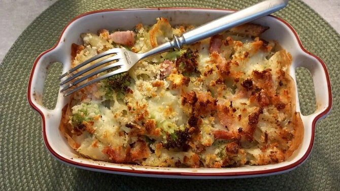 Baked pasta with broccoli