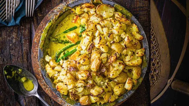 Roasted potatoes with asparagus