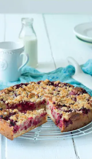 Fruit cake with crumble topping