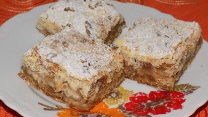 Fruit-filled cake slices