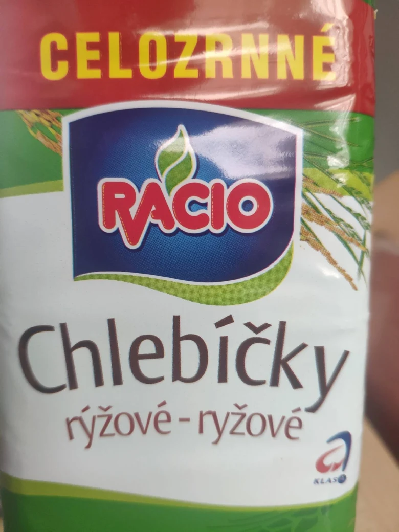 Balík celozrnných rýžových chlebičků značky Racio.