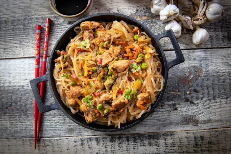 Chicken rice noodles dish