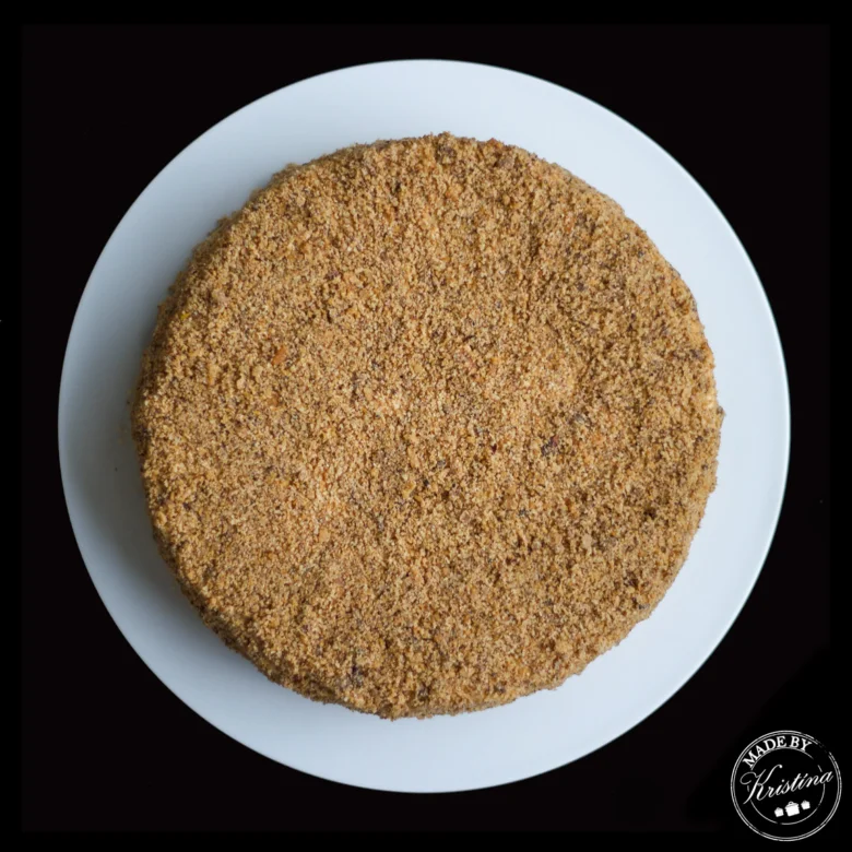 Nepečený základ dortu pro recept na český včelí medník.
