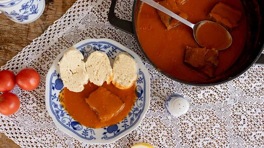 Tomato sauce with bread and meat