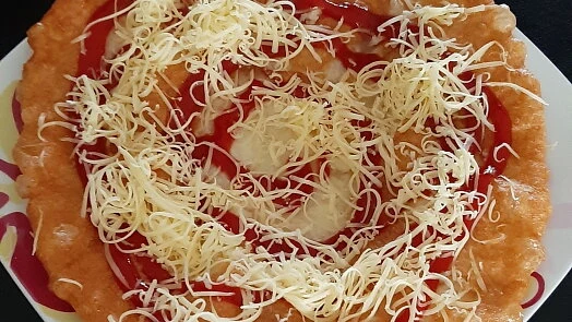 Yogurt langoš with cheese and ketchup
