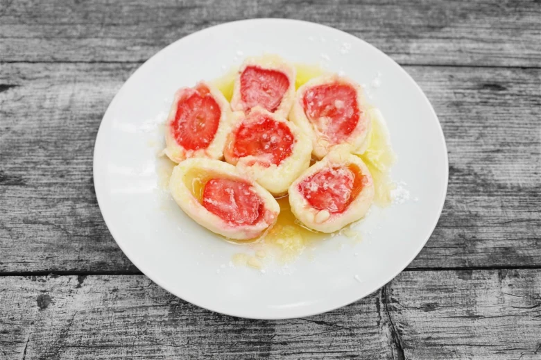 Cheese dumplings with fruit