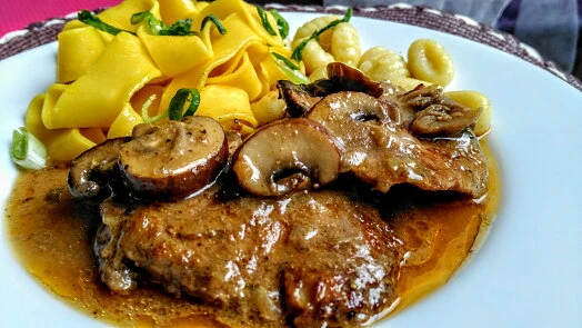 Steak with mushrooms and pasta