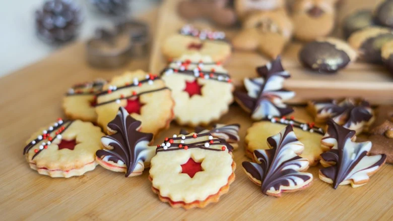 Christmas linzer cookies