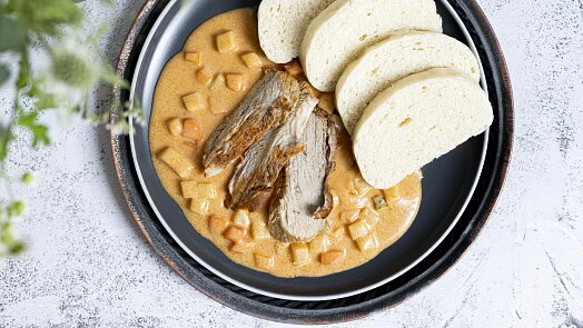 Segerdin's goulash with bread and dumplings