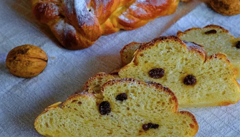 Baked bread with raisins