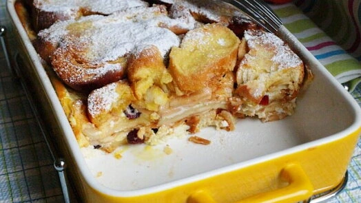 Bread pudding with powdered sugar