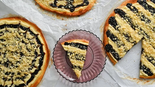 Valašské frgály s náplní a krupicovou kůrou na papíře