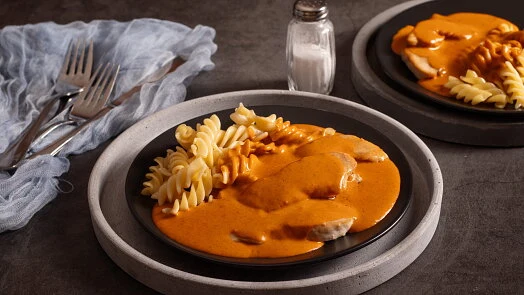 Chicken with paprika sauce and pasta