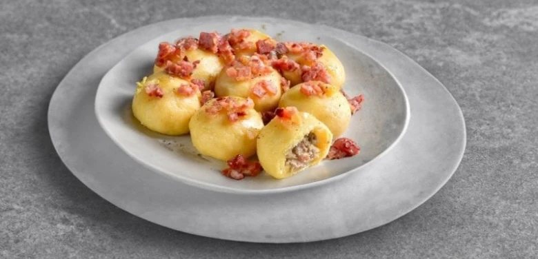 Stuffed potato dumplings with smoked meat