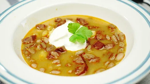 Bean soup with garnish
