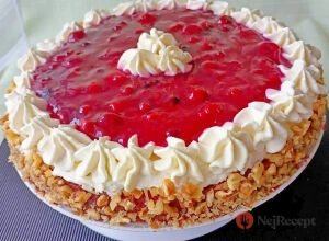 Strawberry cheesecake s dortem z krupicového základu.