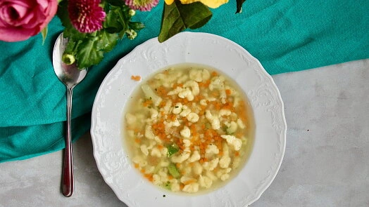 Vegetable soup with noodles