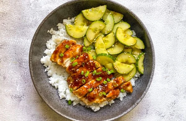 Chicken rice bowl with cucumber
